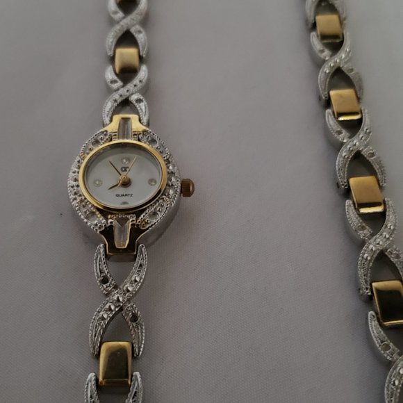 Watch and Bracelet Set Curved X Chain Design - Picture 7 of 9